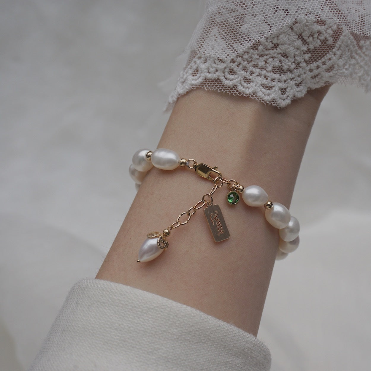 Minimalist Floral Mother of Pearl Bracelet - Gold - bracelet