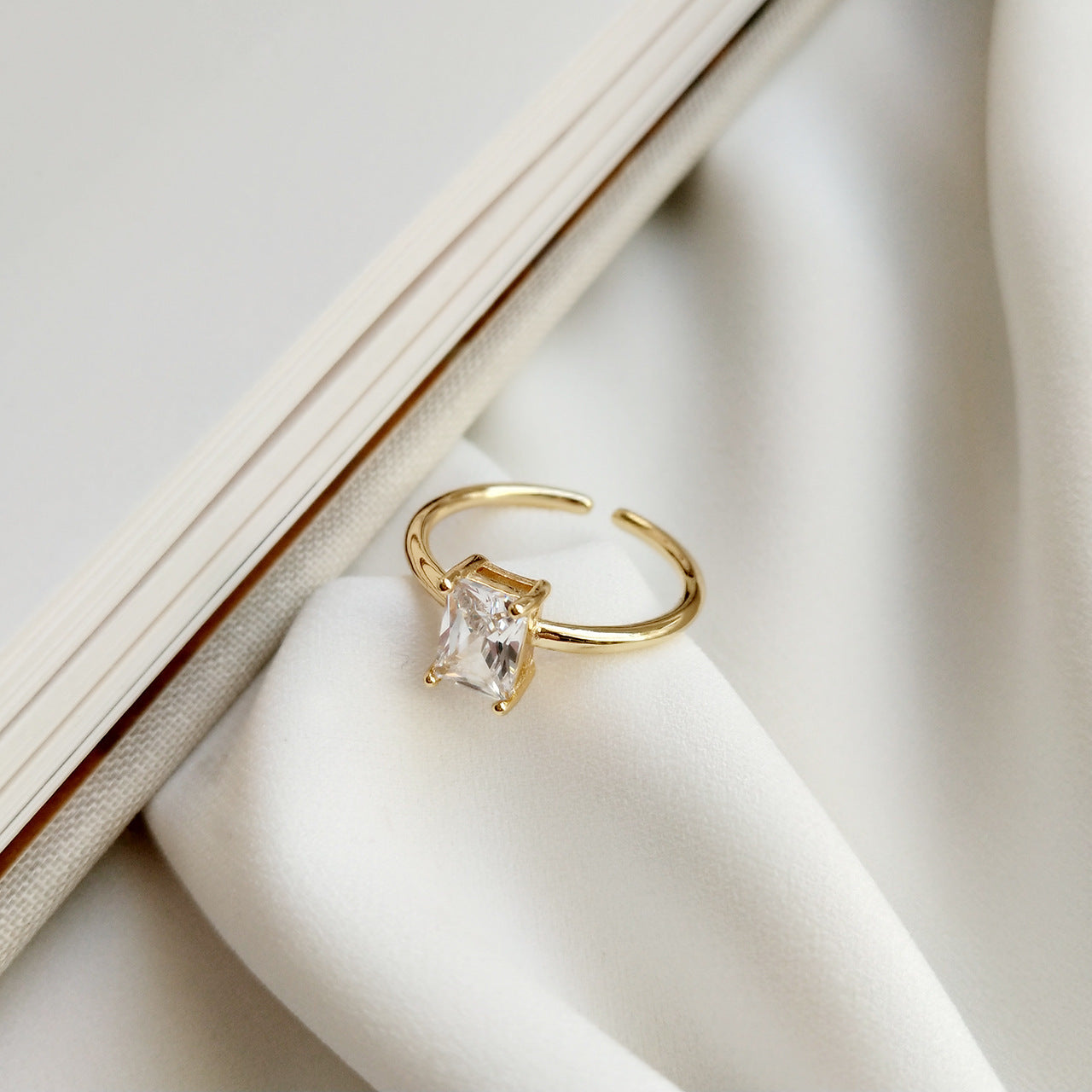 Chic Electroplated Geometric Ring - 18K Gold / Square Drill - ring